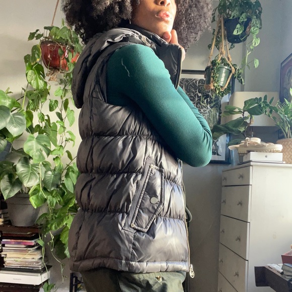 Michael Kors Puffer Grey Vest with Hoodie, never worn! Still has tags! Size S - Picture 4 of 10